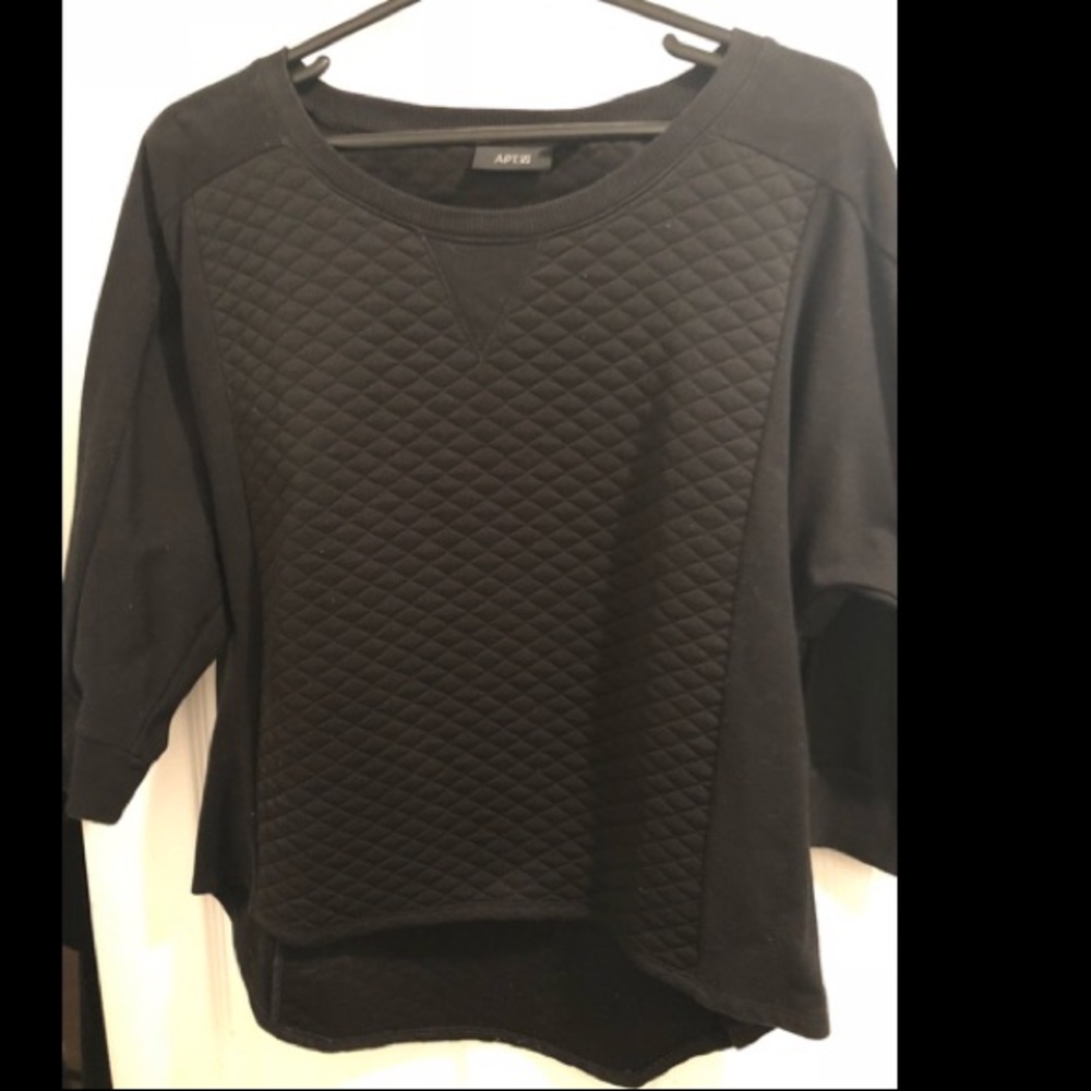 Long sleeve sweat shirt with design
